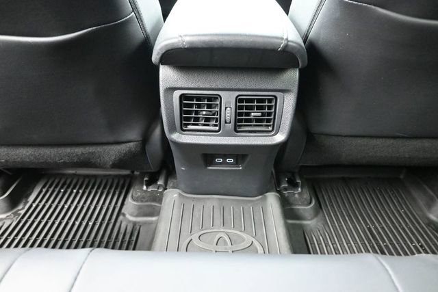 Used 2024 Toyota Venza XLE AWD/4WD image 23