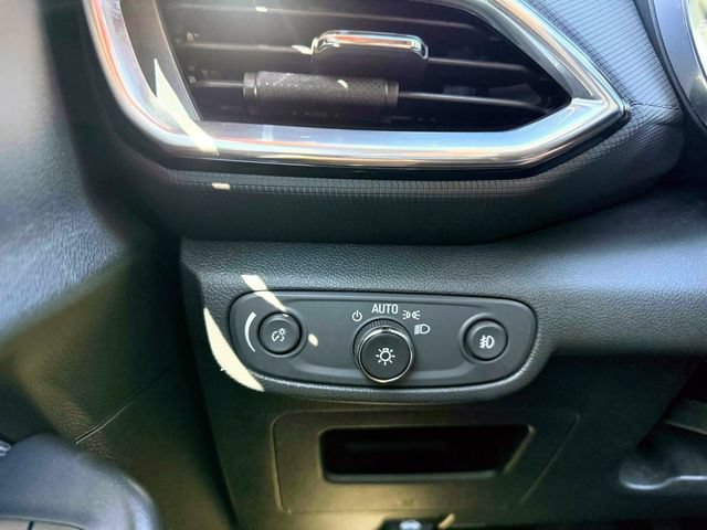 Used 2021 Chevrolet TrailBlazer LT w/ Premium Seating Package FWD image 21