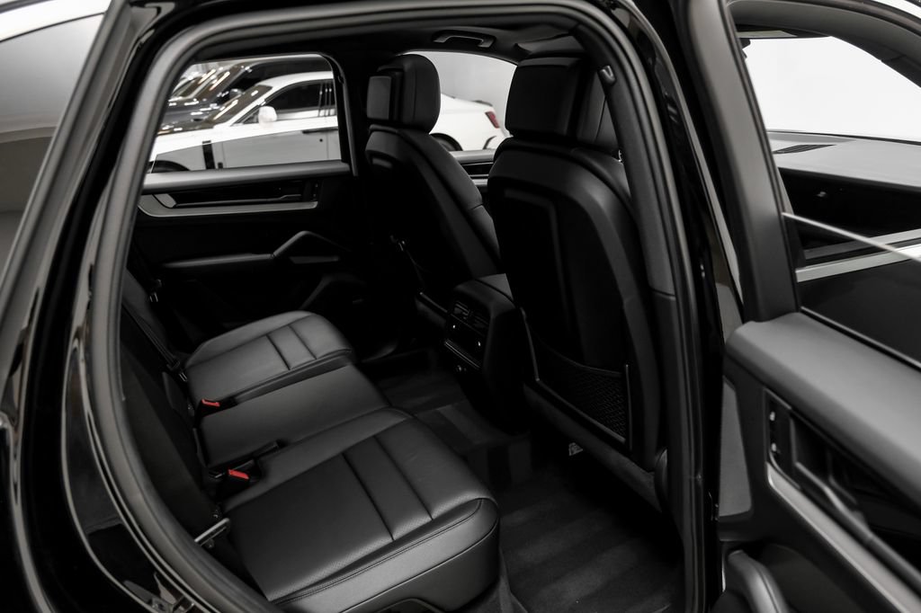 Used 2024 Porsche Cayenne AWD/4WD image 39