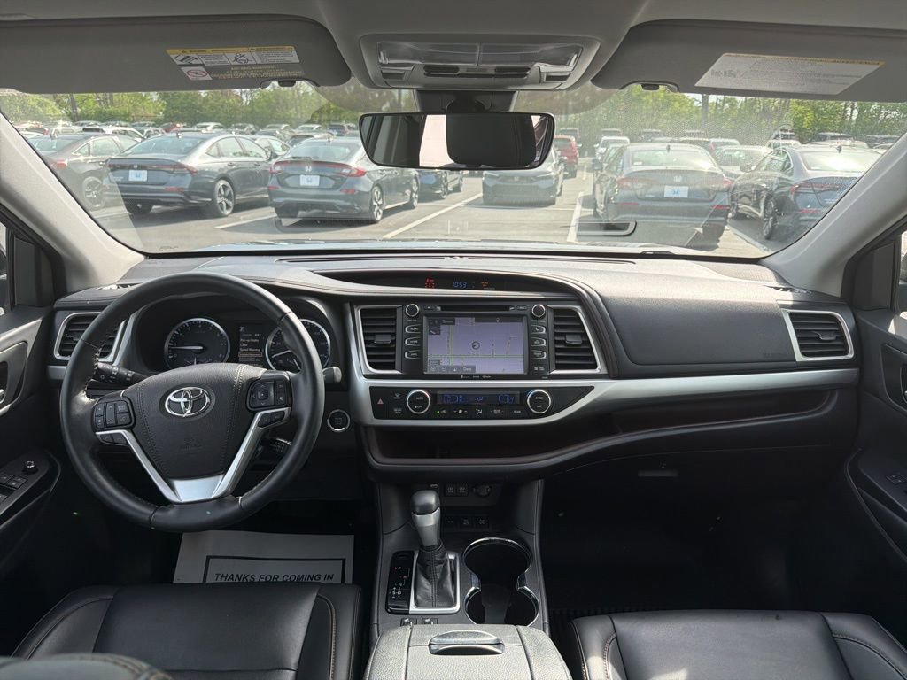 Used 2019 Toyota Highlander XLE AWD/4WD image 12