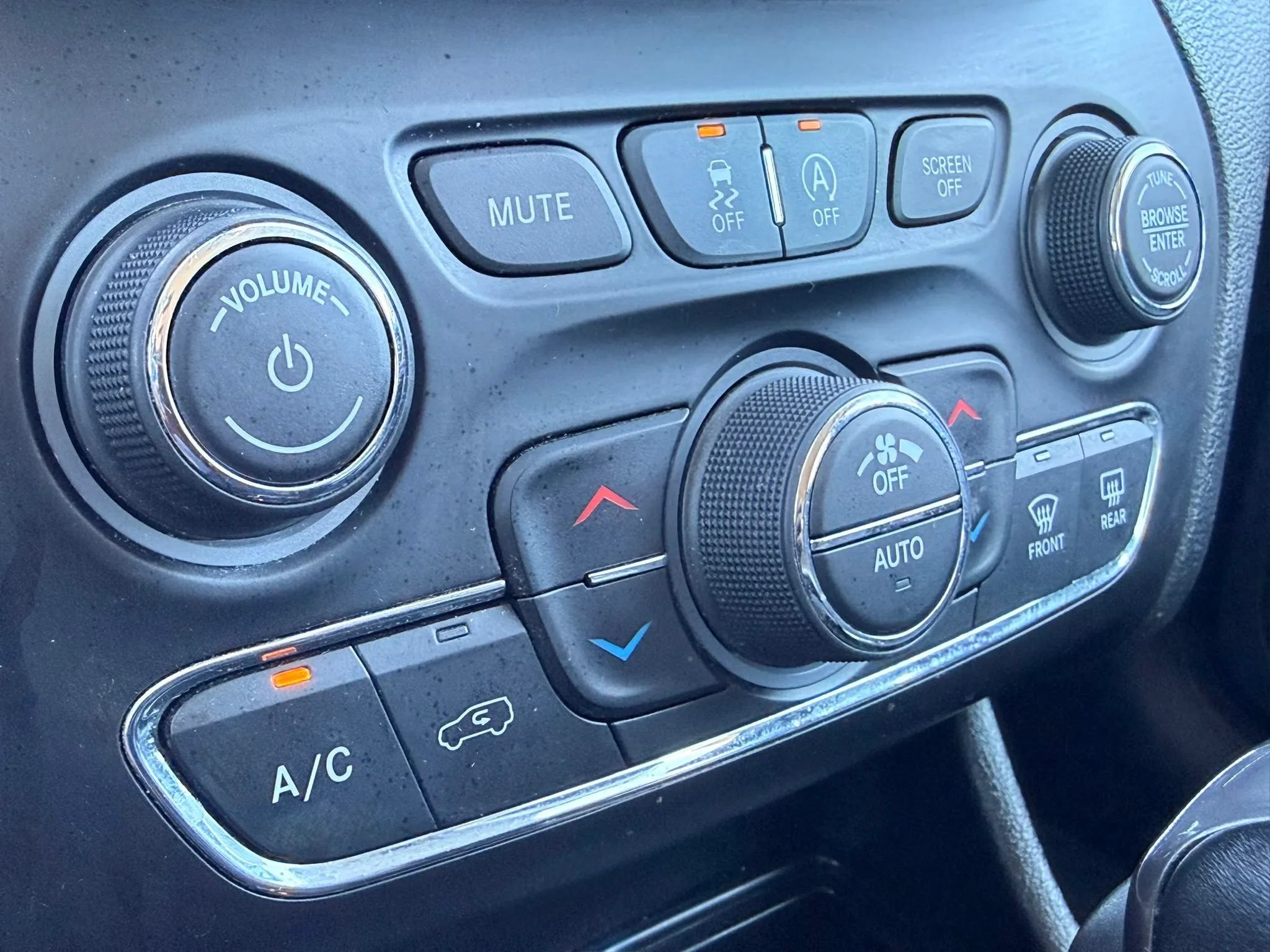 Used 2021 Jeep Cherokee Limited AWD/4WD image 20