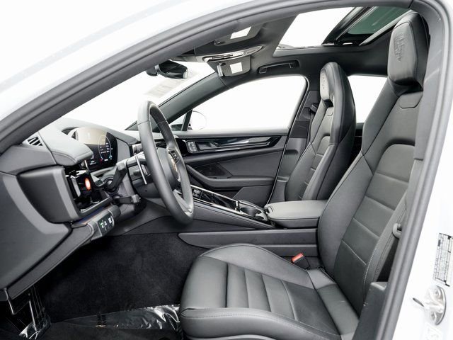 Certified 2025 Porsche Panamera 4 image 9
