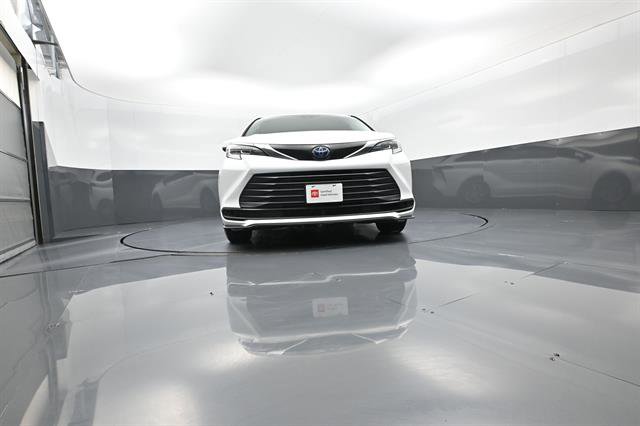 Certified 2022 Toyota Sienna LE FWD image 33