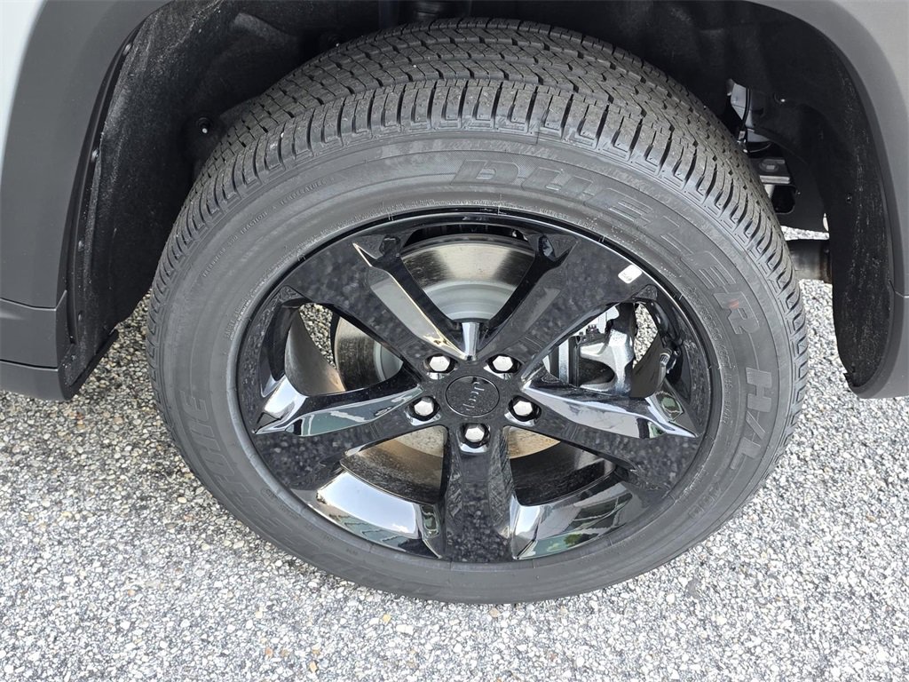 New 2025 Jeep Grand Cherokee L Altitude image 34