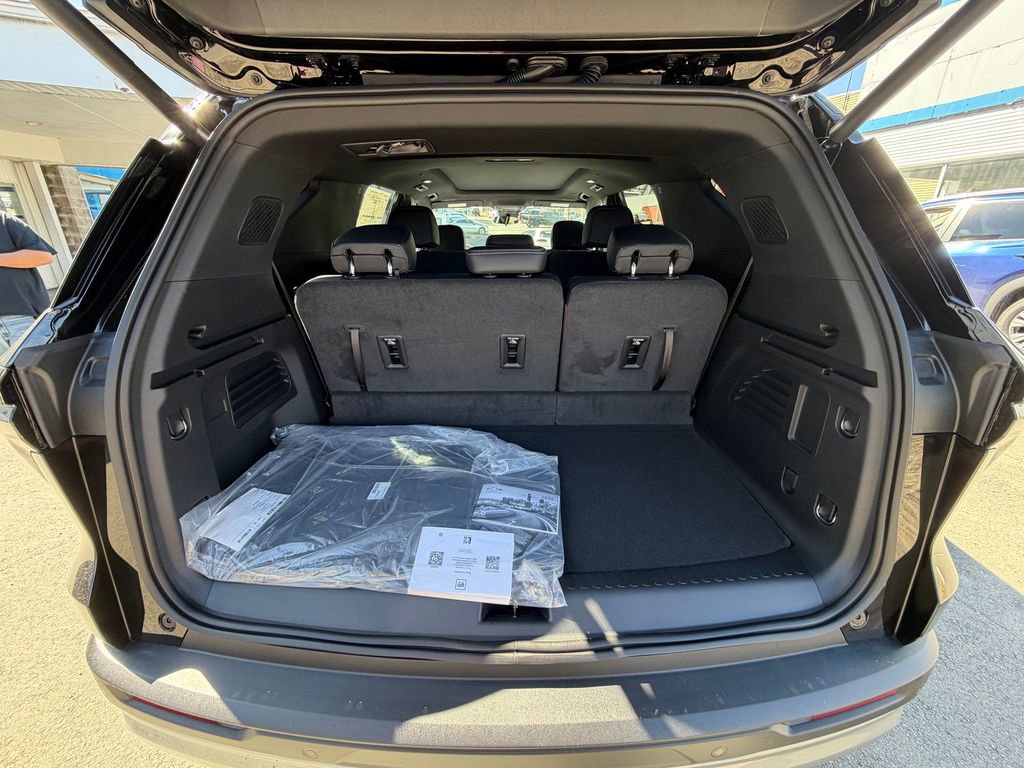 New 2026 Chevrolet Traverse LT image 13