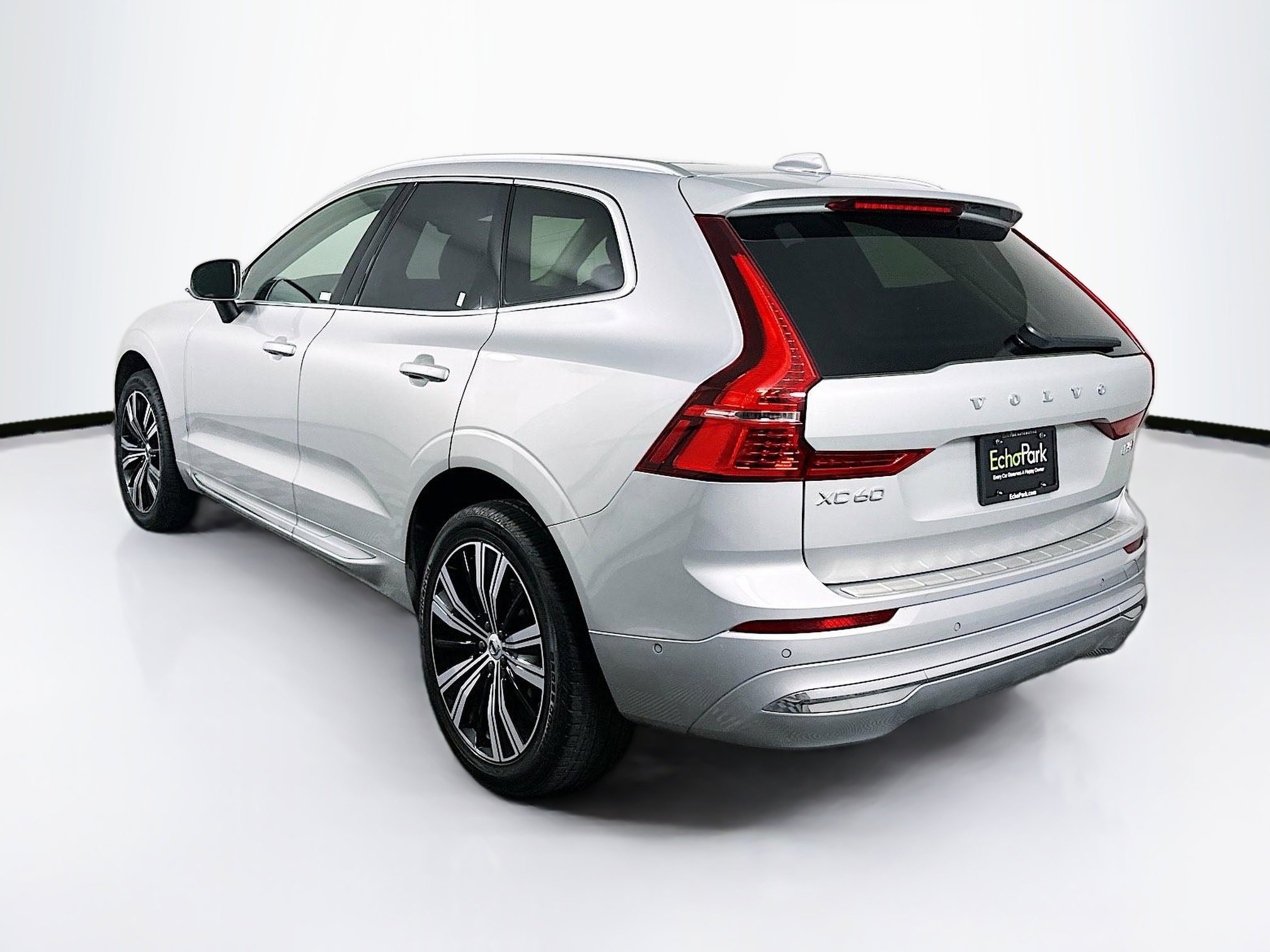 Used 2023 Volvo XC60 B5 Plus w/ Climate Package image 5