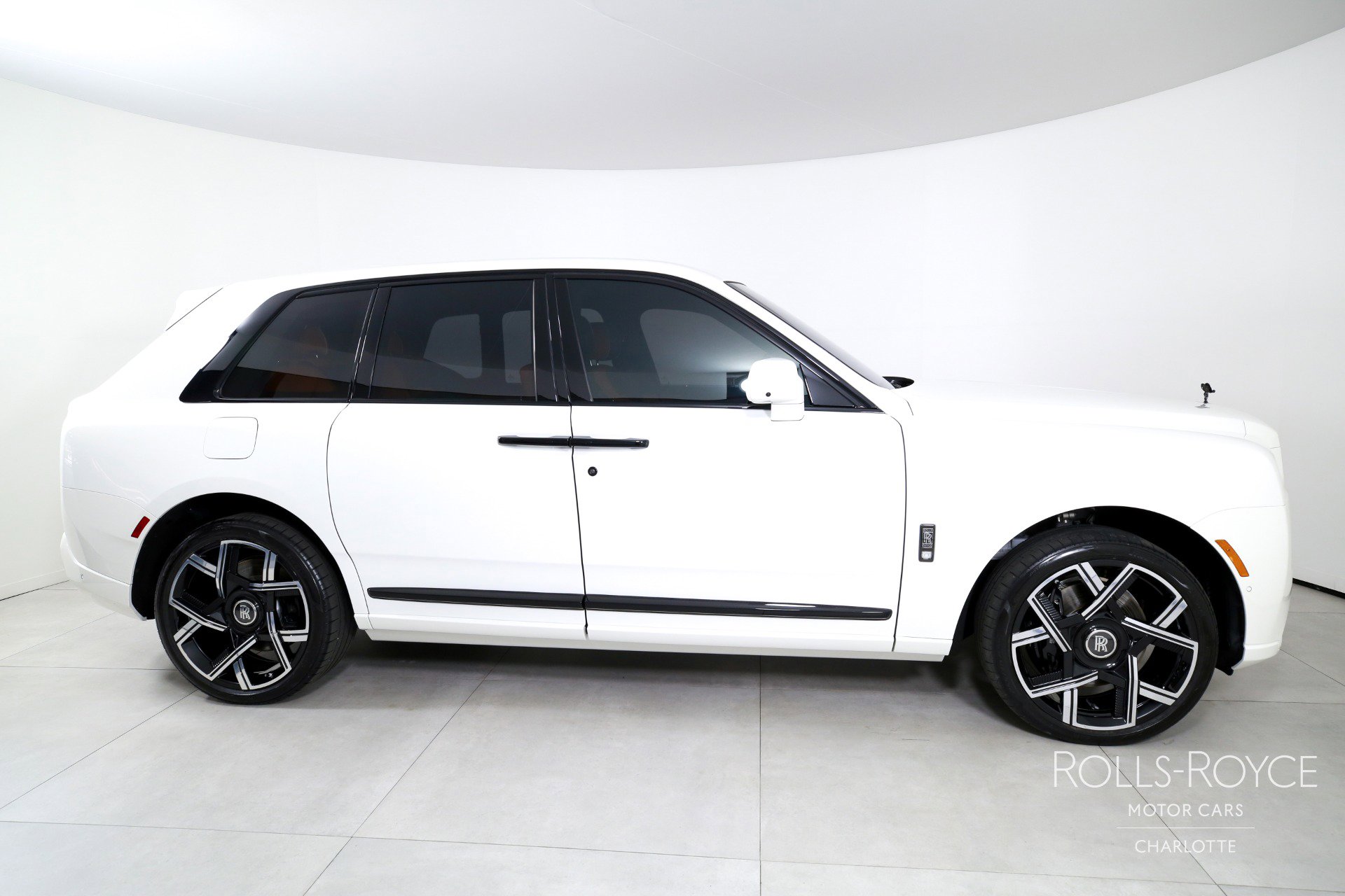 Used 2025 Rolls-Royce Cullinan Black Badge image 10