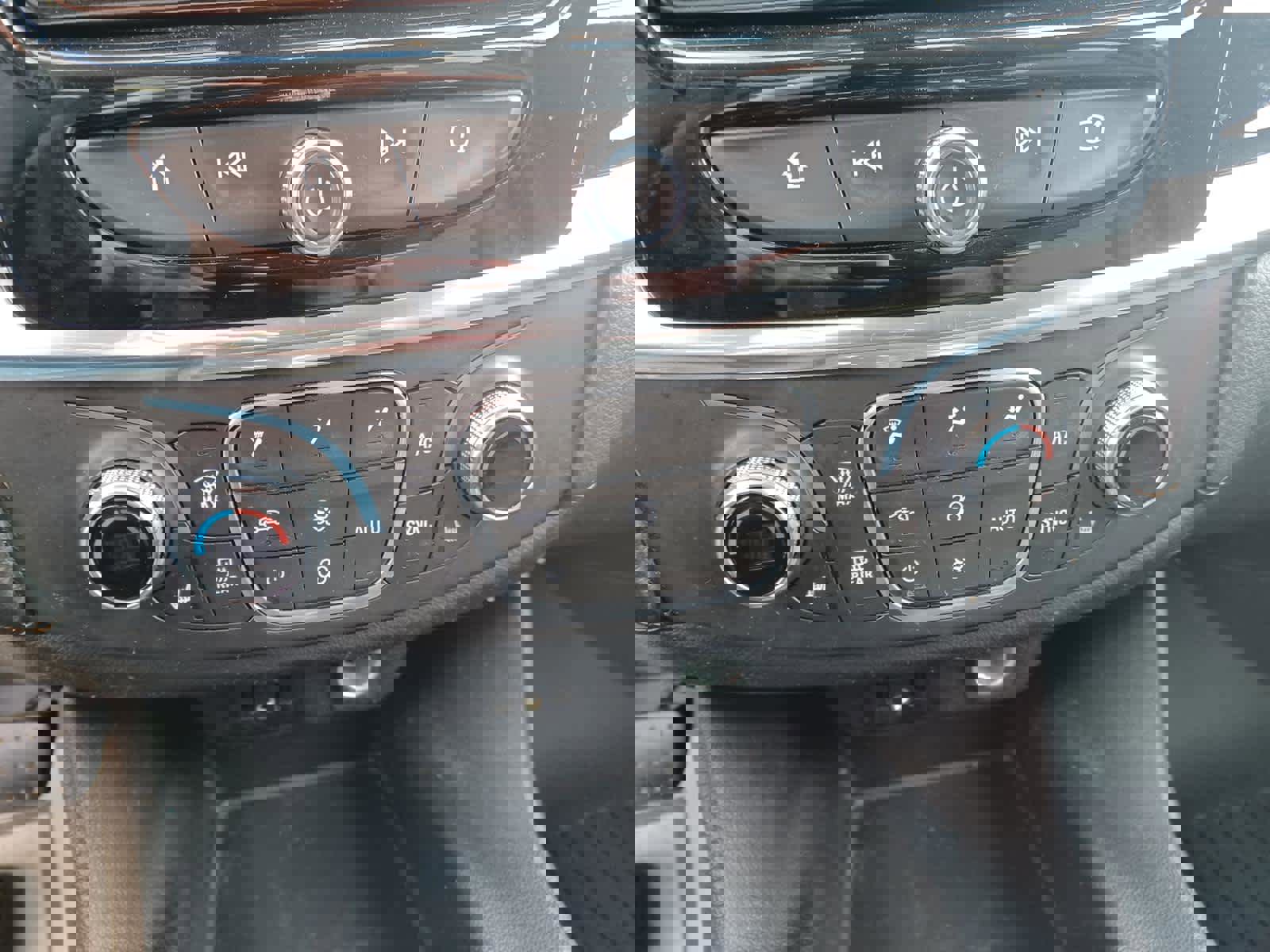 Used 2018 Chevrolet Traverse LT image 12