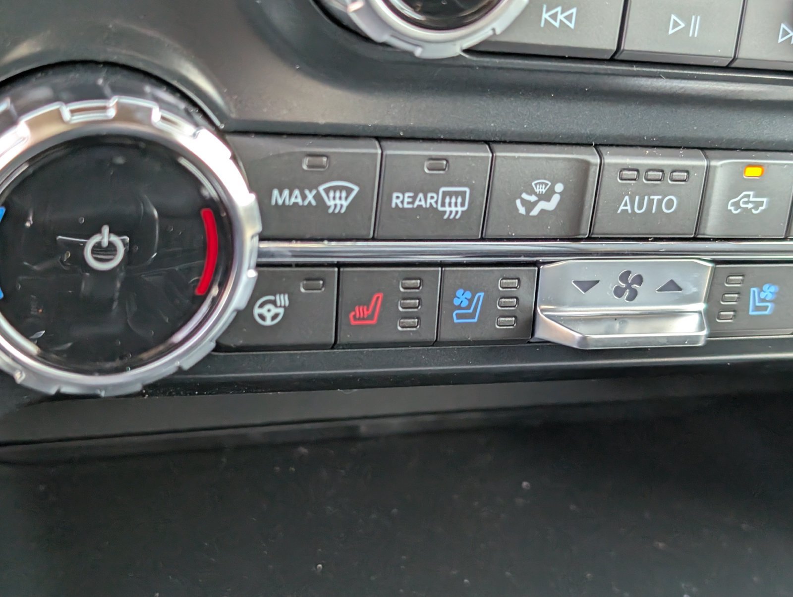 Used 2025 Ford F150 Lariat w/ Equipment Group 501A Mid AWD/4WD image 18