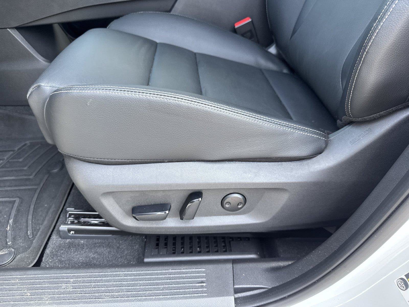 Used 2025 Nissan Rogue SL w/ SL Premium Package FWD image 10
