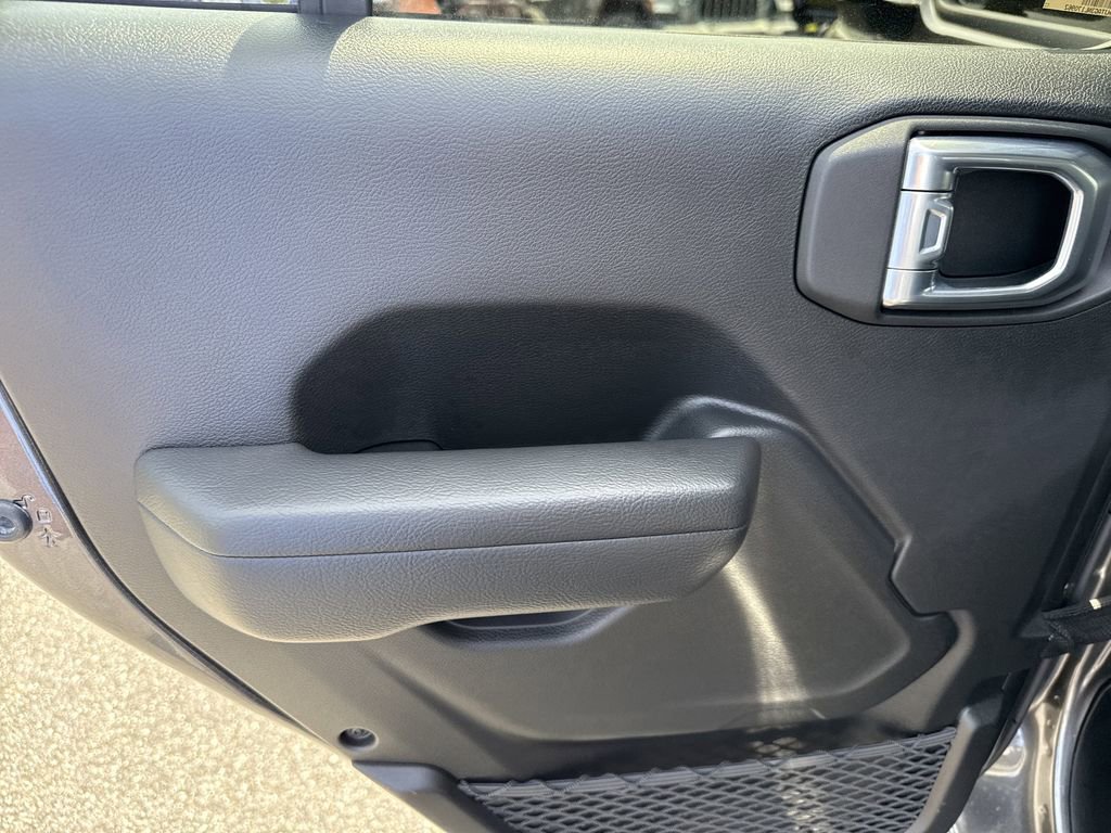 Used 2022 Jeep Gladiator Sport image 21