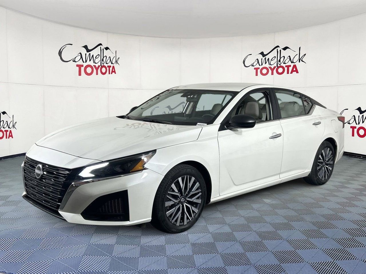 Used 2025 Nissan Altima 2.5 SV image 2