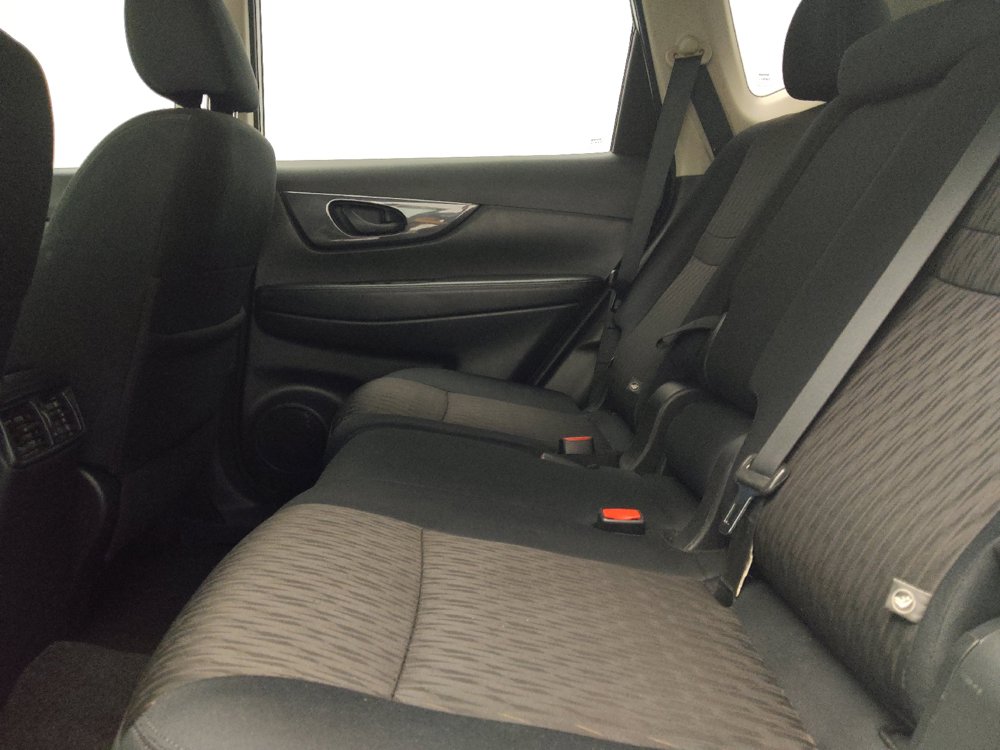 Used 2020 Nissan Rogue S FWD image 18