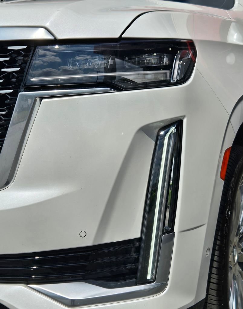 Used 2021 Cadillac Escalade ESV Premium Luxury AWD/4WD image 16