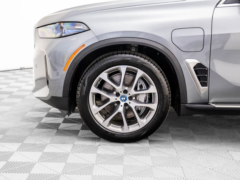 Used 2025 BMW X5 xDrive50e w/ Executive Package image 34