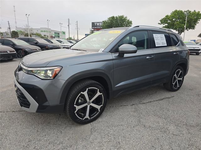 Used 2025 Volkswagen Taos SEL image 8