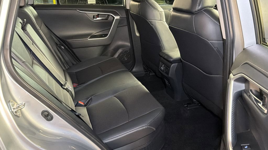Used 2020 Toyota RAV4 Limited image 14