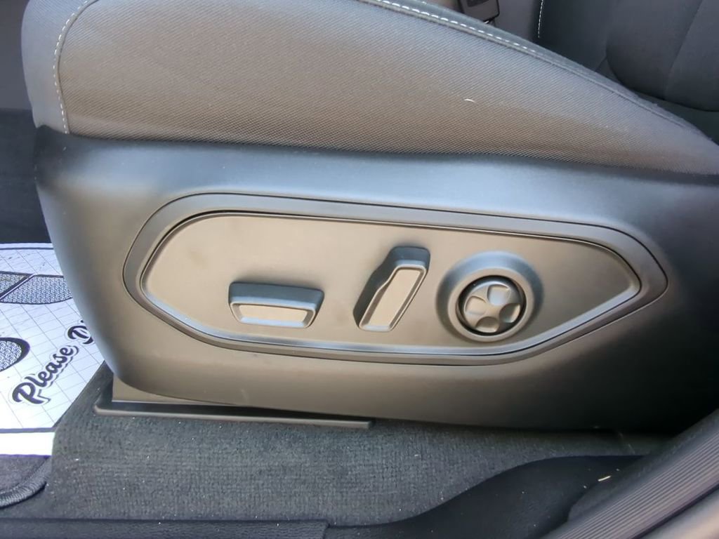 New 2025 Jeep Grand Cherokee L Laredo w/ Luxury Tech Group I image 13