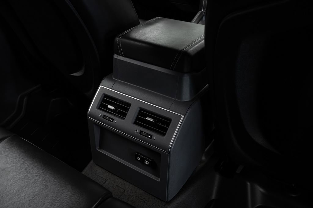 Used 2024 INEOS Grenadier Fieldmaster Edition image 38