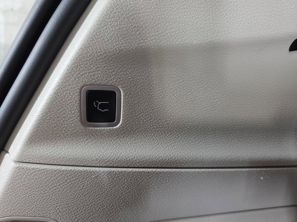 Used 2023 Chrysler Pacifica Touring-L image 15