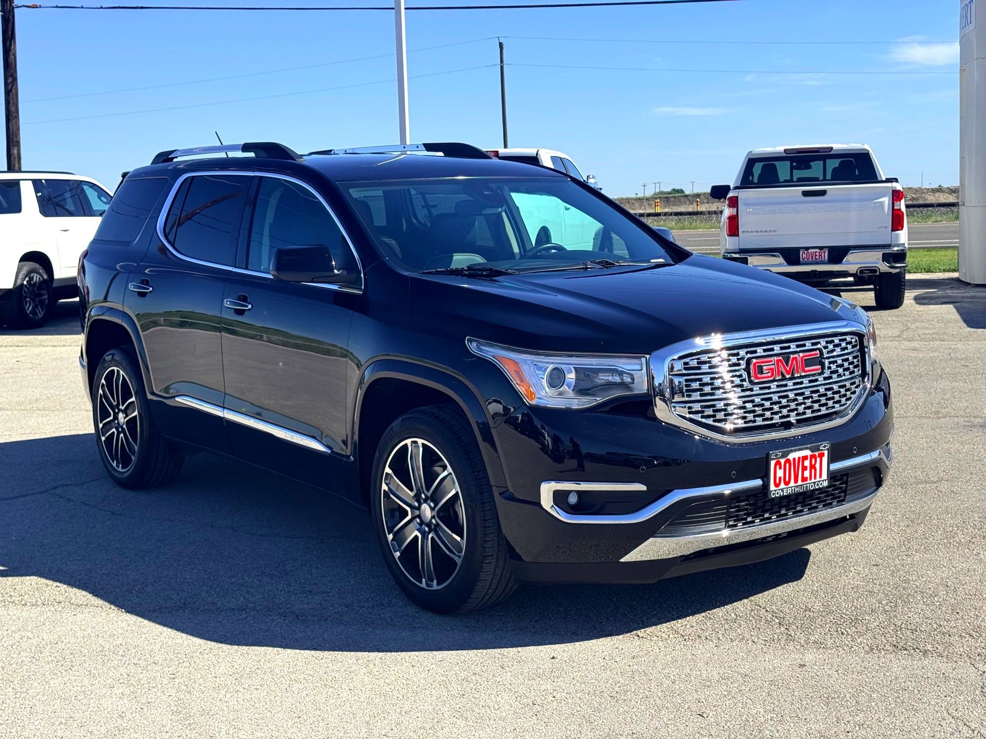 Used 2017 GMC Acadia Denali w/ Technology Package FWD image 4