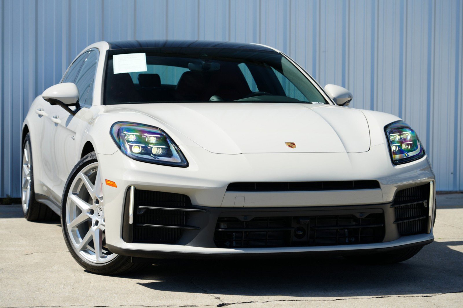 Used 2025 Porsche Panamera 4S w/ Premium Package image 4