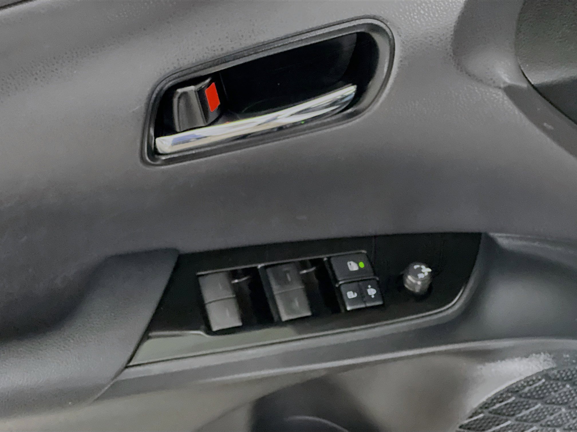 Used 2020 Toyota Prius LE image 16