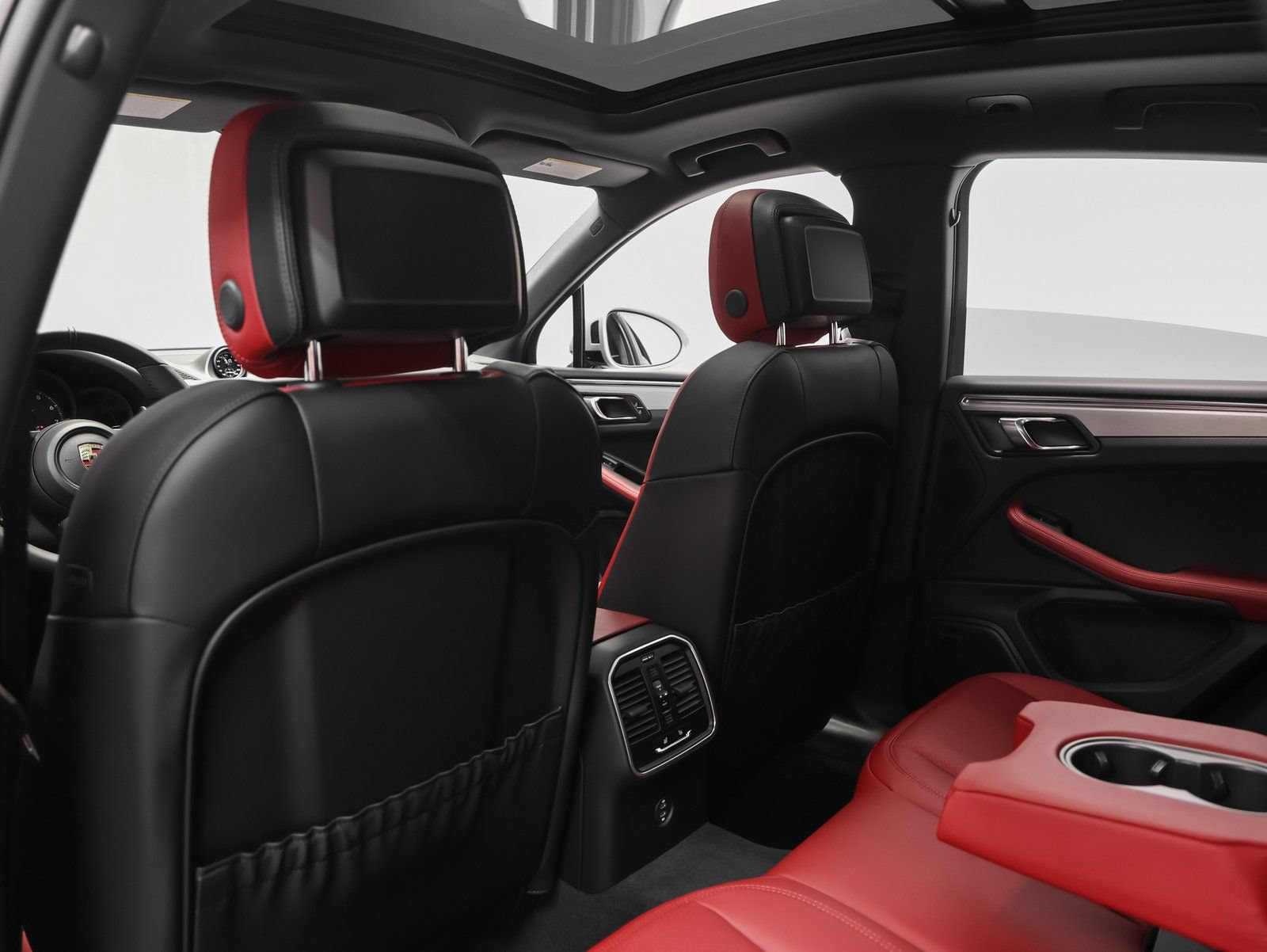 Certified 2026 Porsche Macan Turbo AWD/4WD image 45