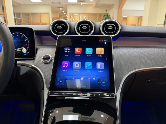 Certified 2025 Mercedes-Benz GLC 300 image 12