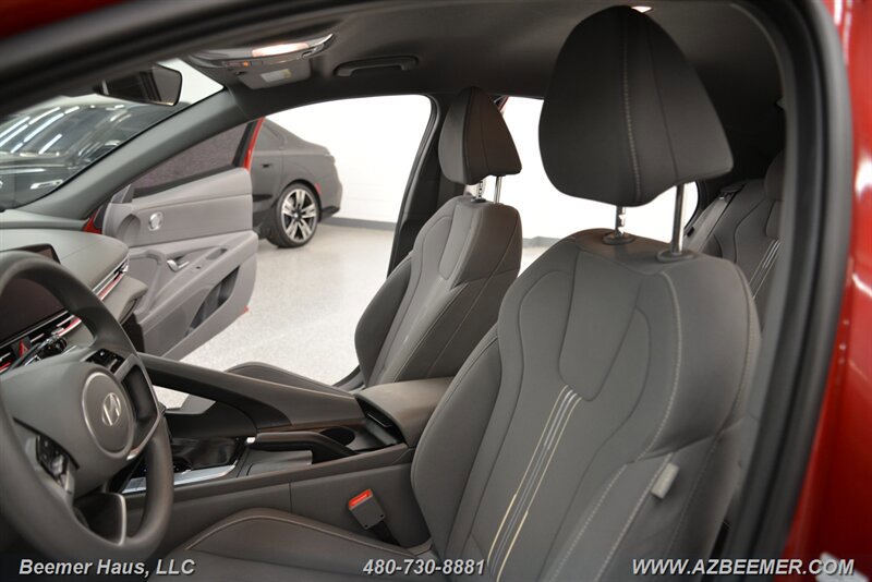 Used 2024 Hyundai Elantra SEL FWD image 15
