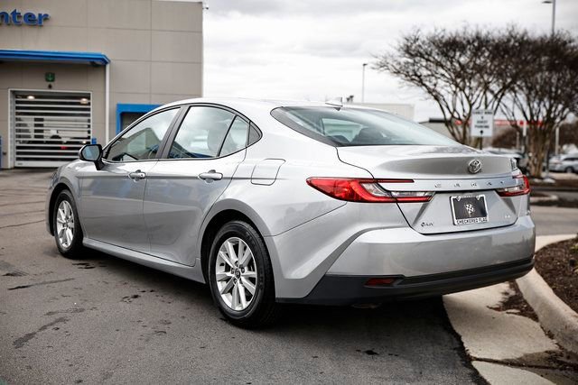 Used 2025 Toyota Camry LE image 7
