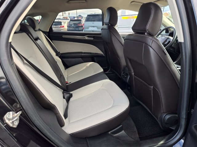 Used 2020 Ford Fusion SE w/ Equipment Group 151A FWD image 19