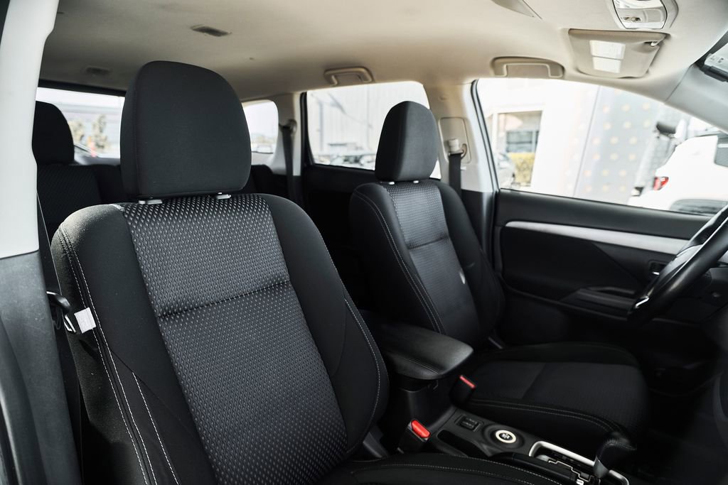 Used 2016 Mitsubishi Outlander SE AWD/4WD image 21