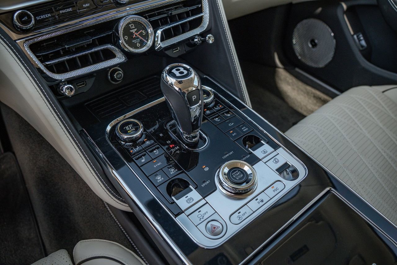 Used 2020 Bentley Flying Spur W12 image 28