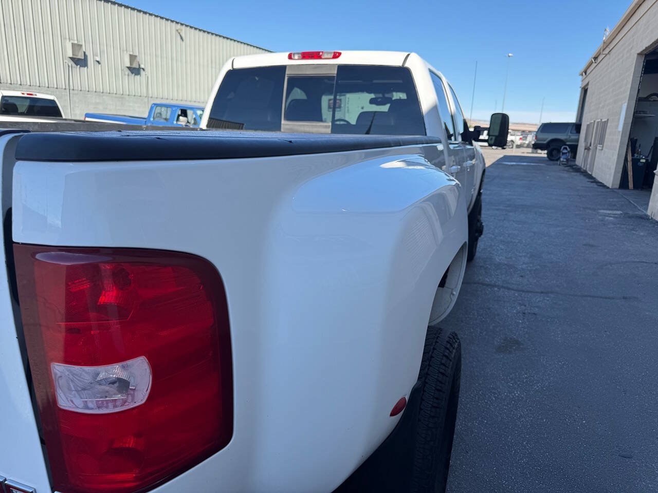 Used 2007 GMC Sierra 3500 SLT w/ Entertainment Package AWD/4WD image 17