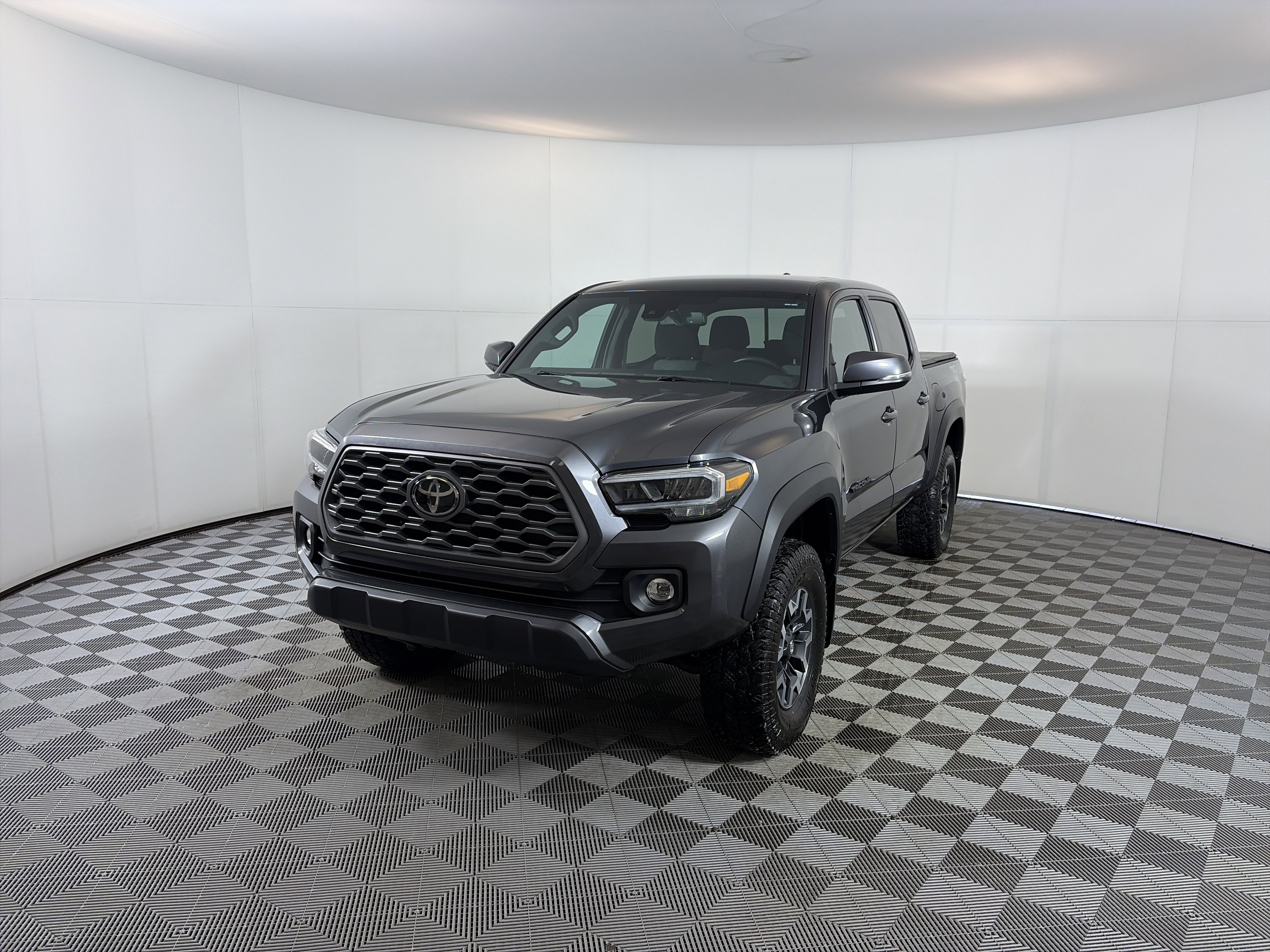 Used 2023 Toyota Tacoma TRD Off-Road image 2