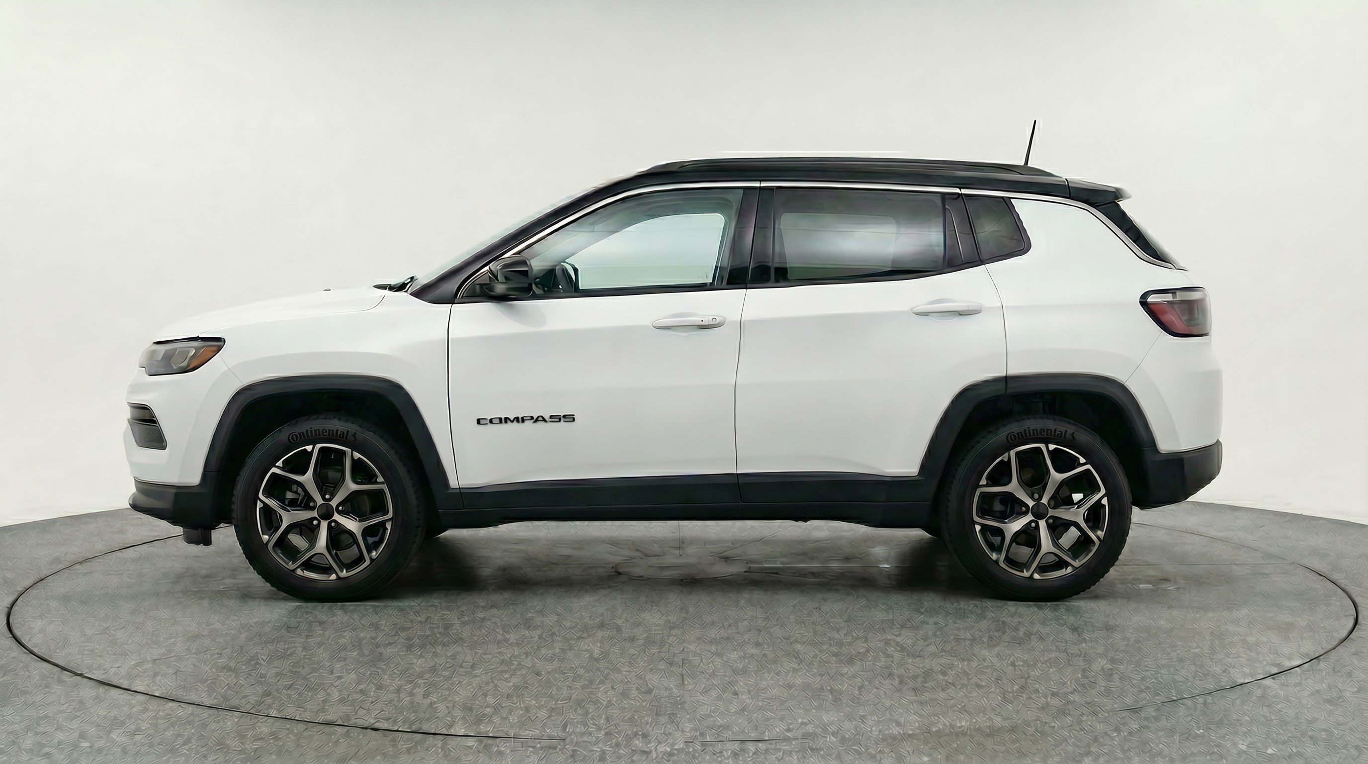 Used 2025 Jeep Compass Limited AWD/4WD image 5