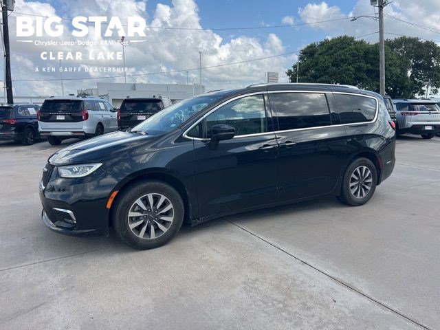 Used 2021 Chrysler Pacifica Touring-L FWD image 1