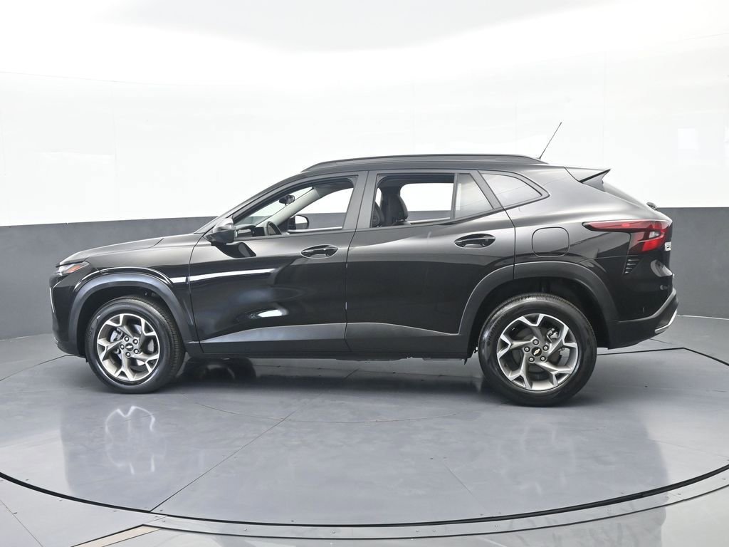 Used 2025 Chevrolet Trax LT w/ Driver Confidence Package FWD image 3