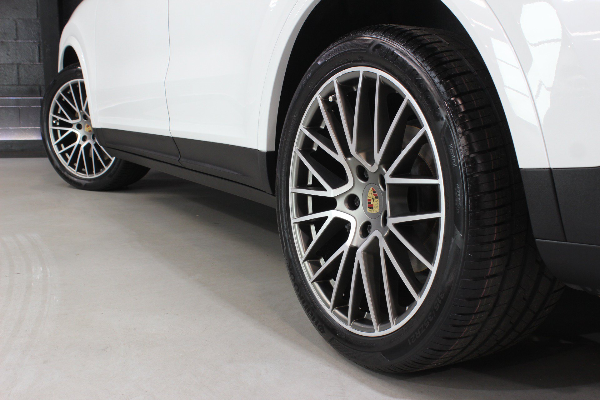 Used 2022 Porsche Cayenne Platinum Edition AWD/4WD image 19