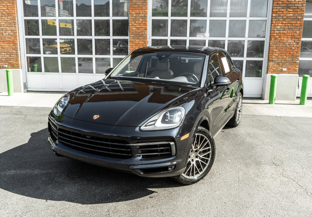 Used 2023 Porsche Cayenne Platinum Edition AWD/4WD image 2