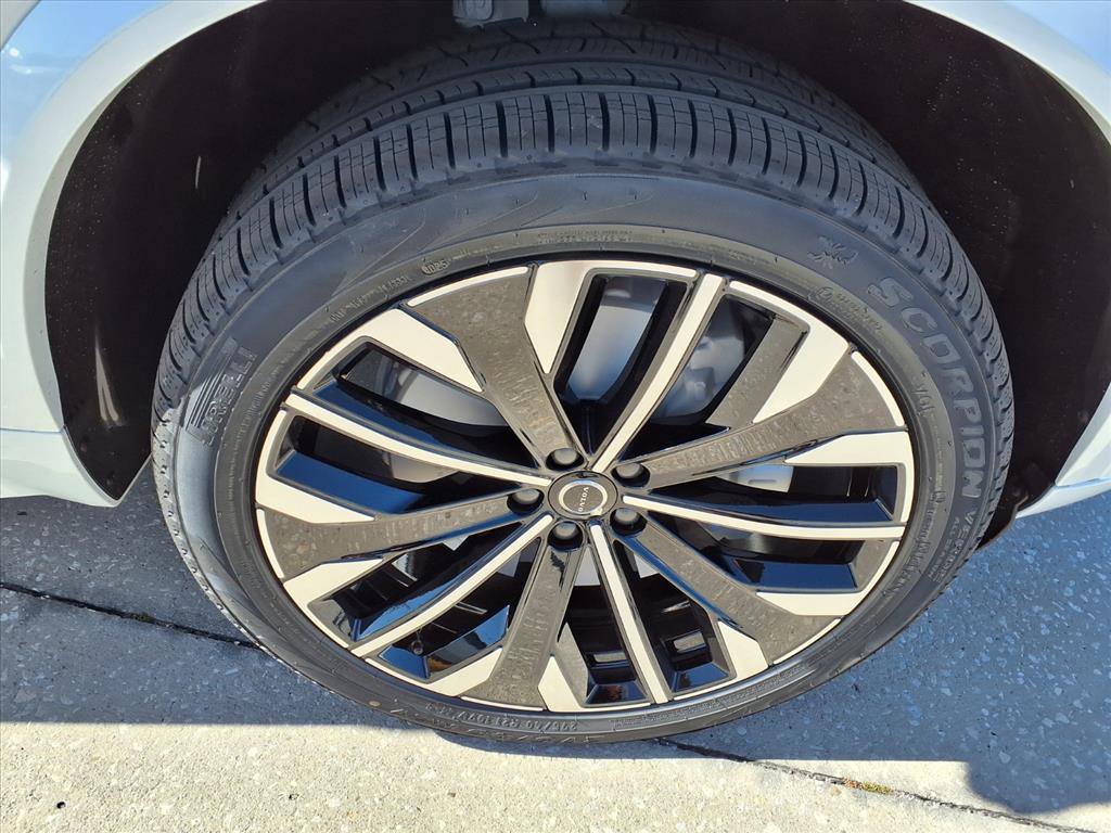 New 2026 Volvo XC90 B6 Ultra w/ Protection Package image 9