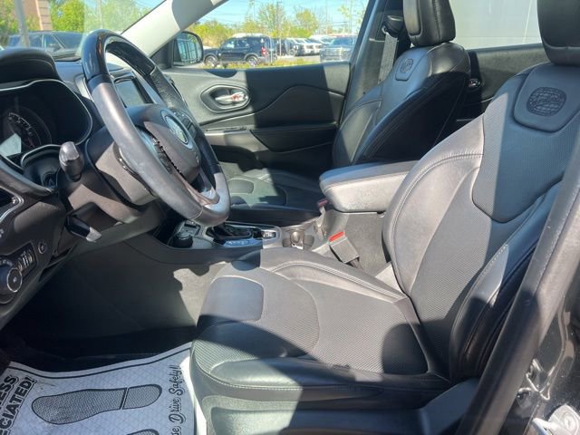 Used 2019 Jeep Cherokee Overland AWD/4WD image 19