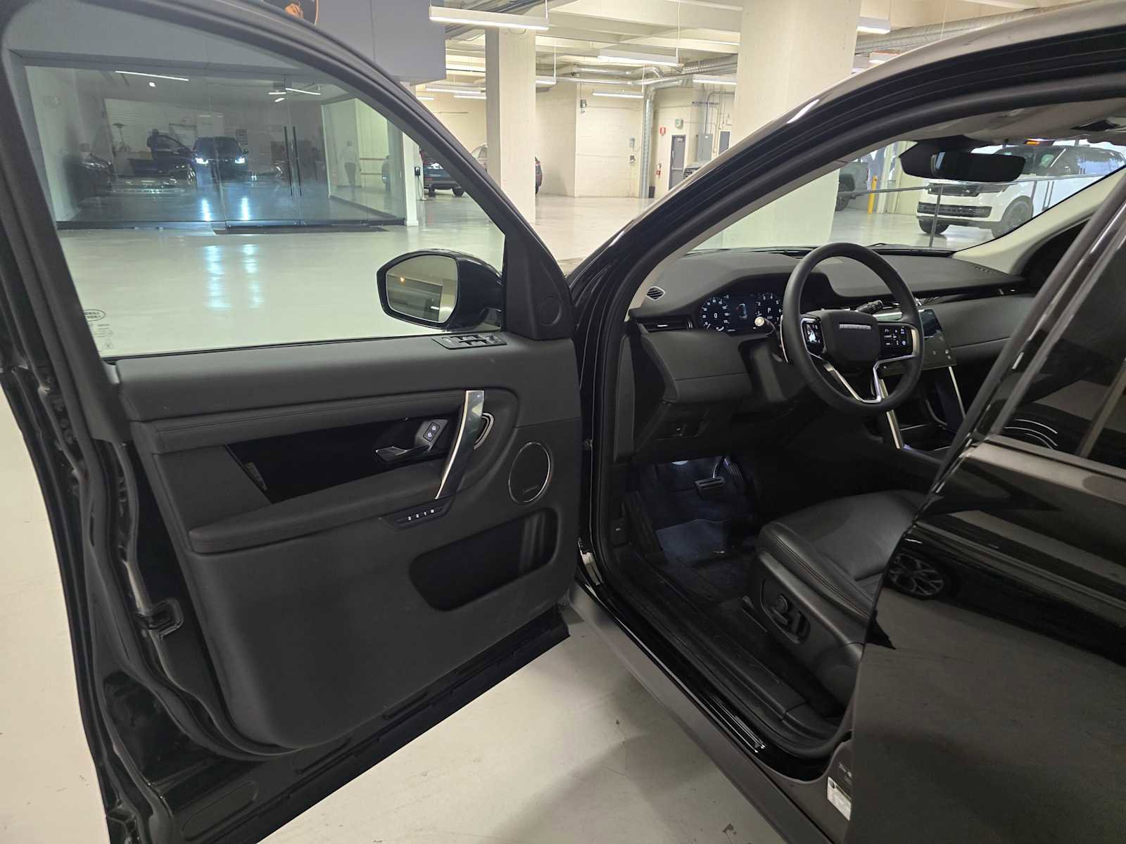 Used 2025 Land Rover Discovery Sport S image 22