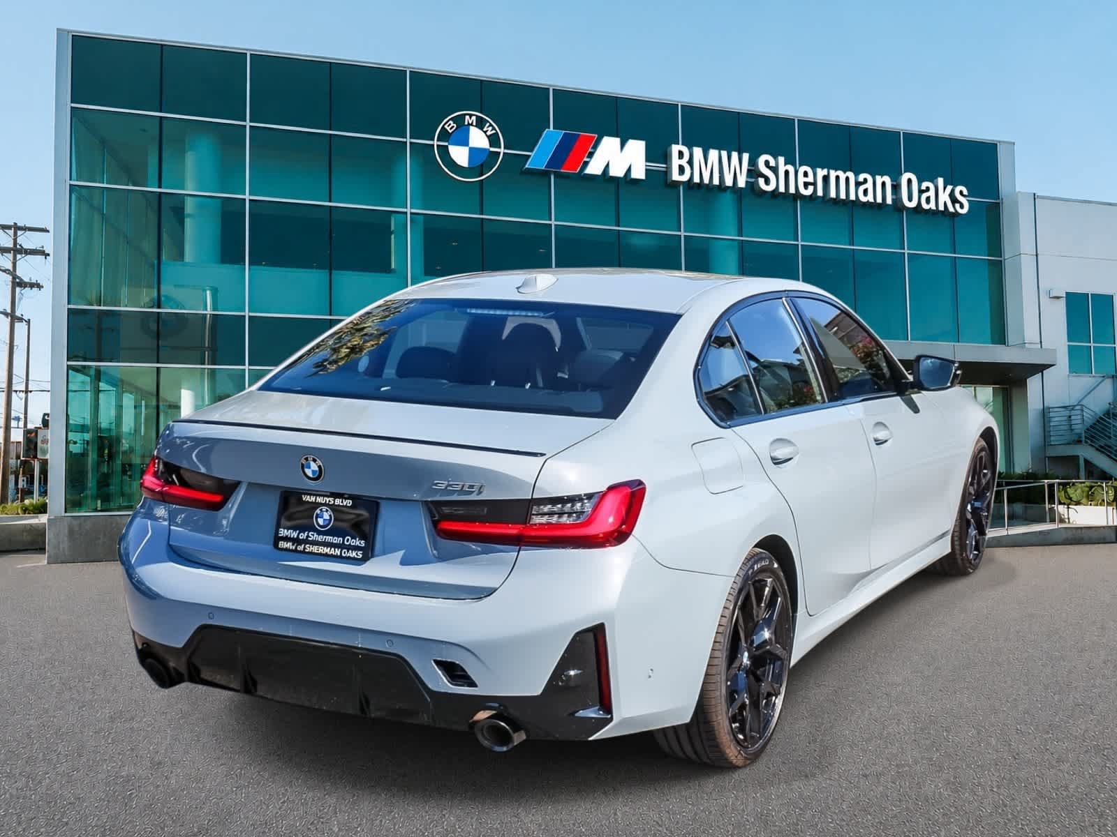 New 2026 BMW 330i Sedan w/ M Sport Package RWD image 4