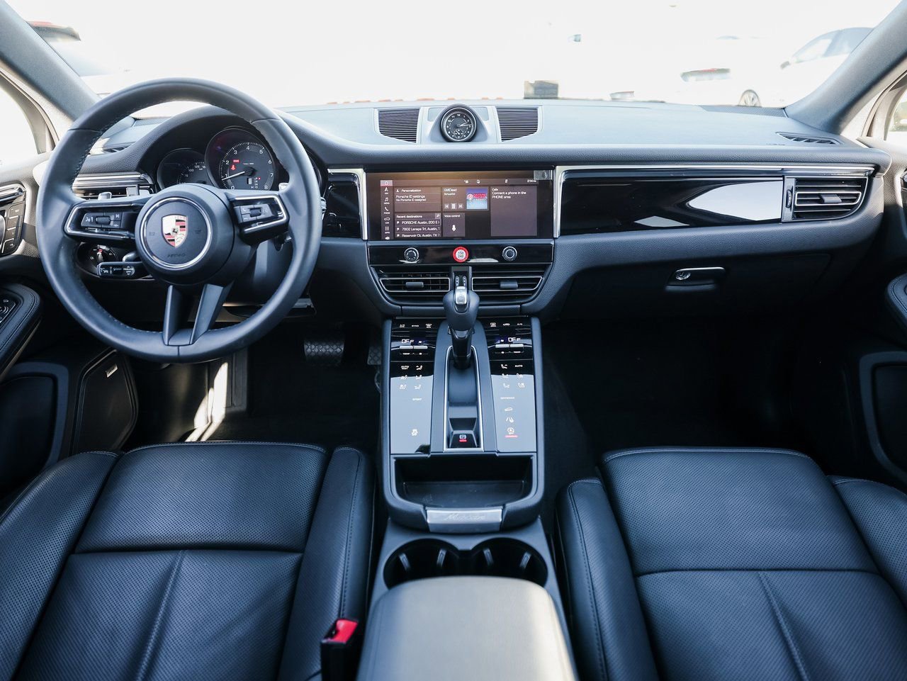 Used 2025 Porsche Macan AWD/4WD image 25