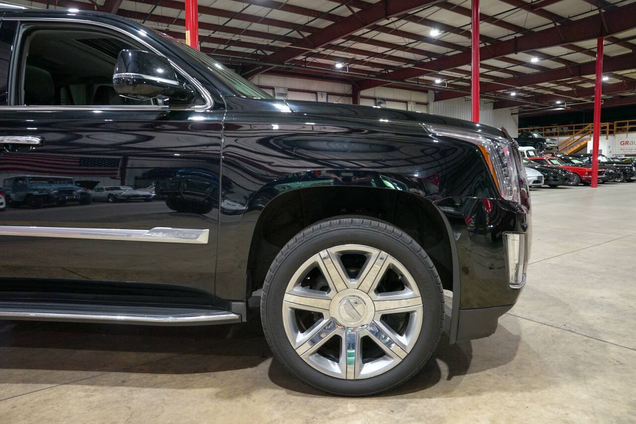 Used 2017 Cadillac Escalade Luxury AWD/4WD image 11