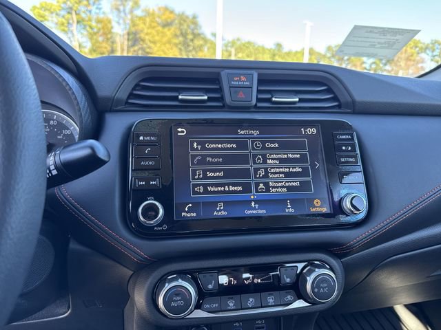 New 2025 Nissan Versa SR w/ Trunk Package FWD image 19
