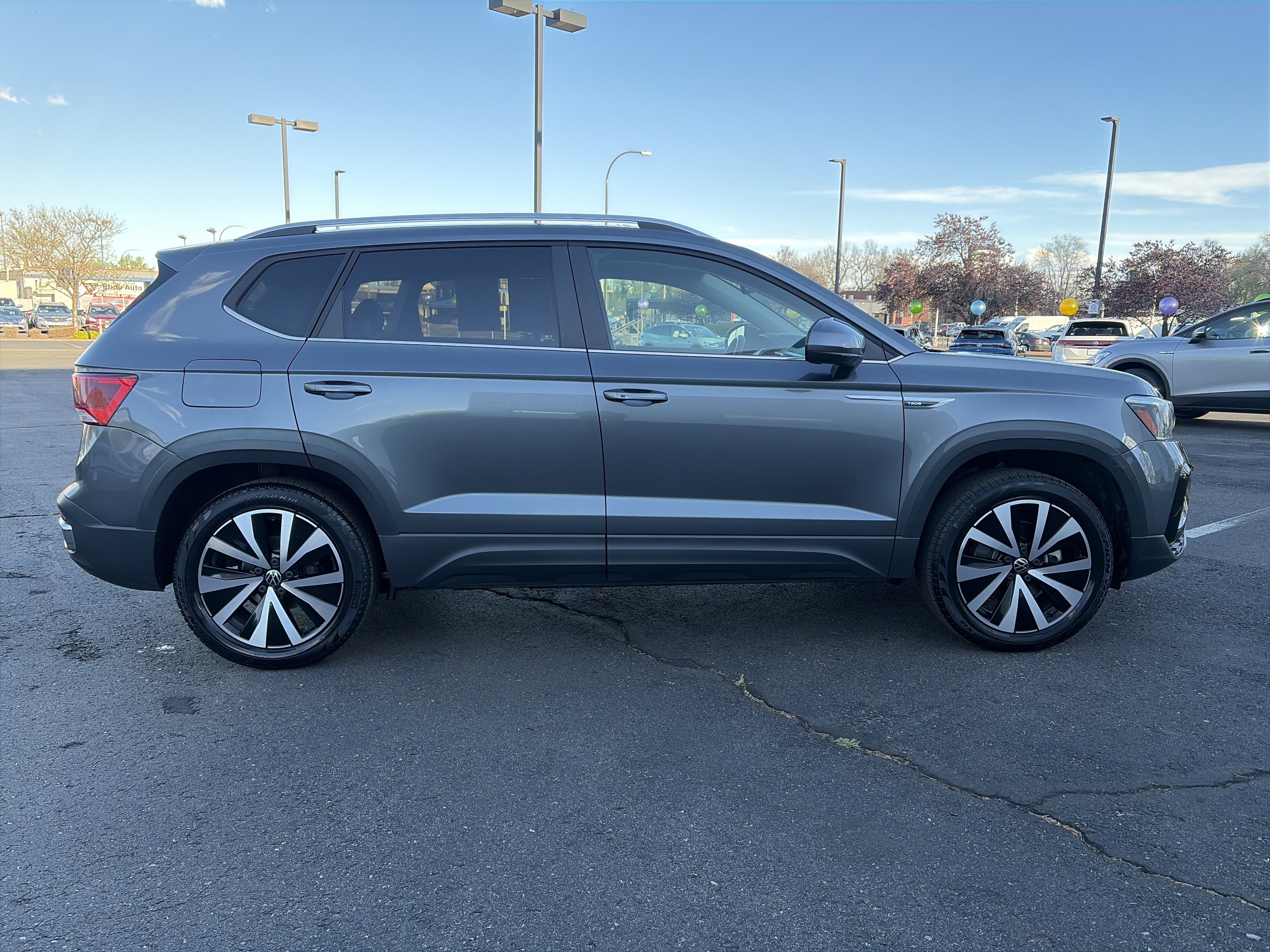 Certified 2023 Volkswagen Taos SE w/ Panoramic Sunroof Package image 6