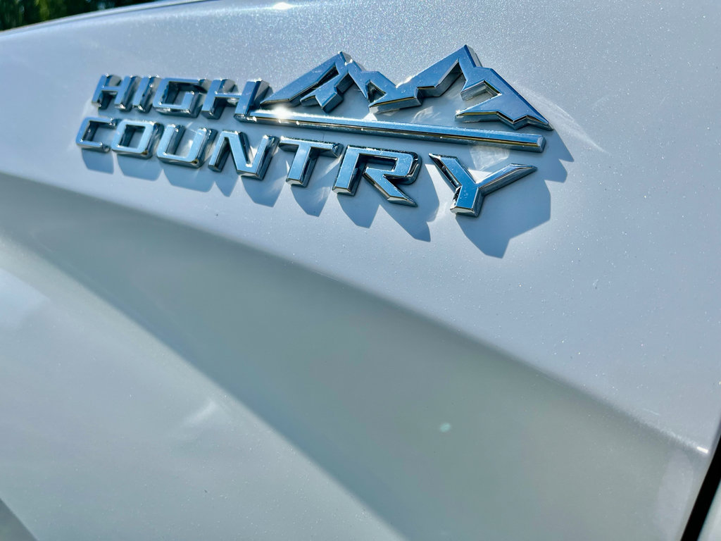 Used 2019 Chevrolet Silverado 1500 High Country w/ Technology Package AWD/4WD image 7